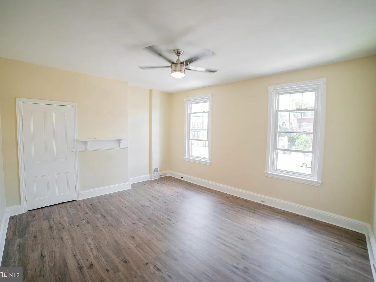 2 bed, 1000 sqft, $1,400 — Photo 4