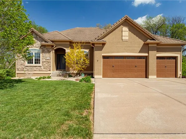 608 NE Sundown Dr, Lees Summit, MO 64064