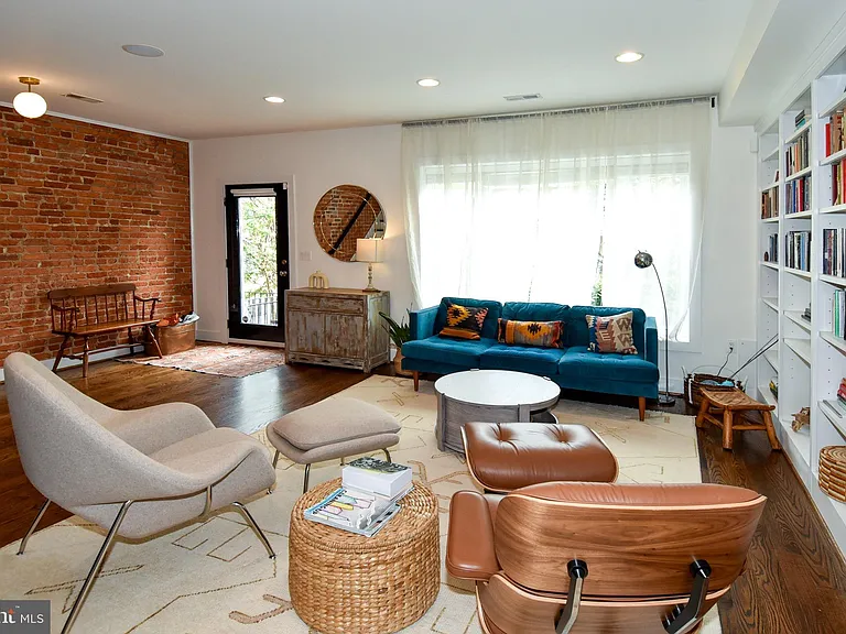 1528 Spring Pl NW — Photo 4