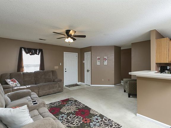 5th image of 211 E Corley Ln