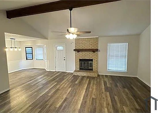 3rd image of 604 Colonial Ln