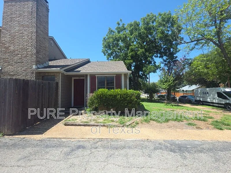 2907 Pearl St #101
