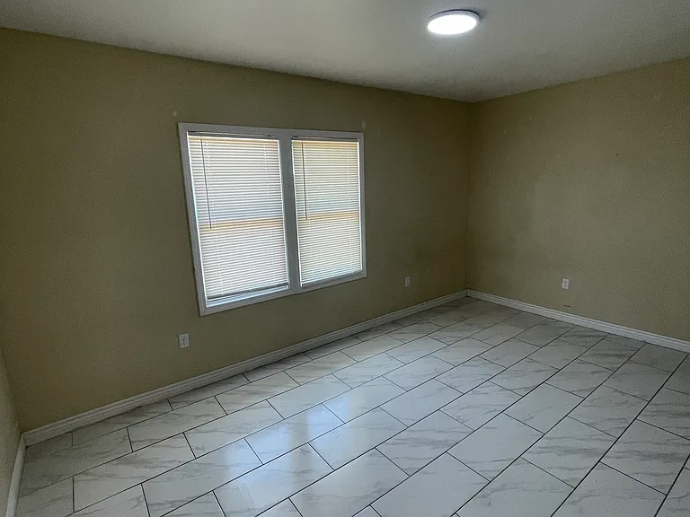 1015 Collins Ave #B — Photo 3