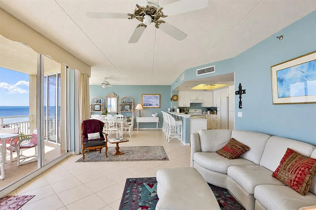 3 bed, 3.0 bath, 2061 sqft, $5,000 — Photo 4