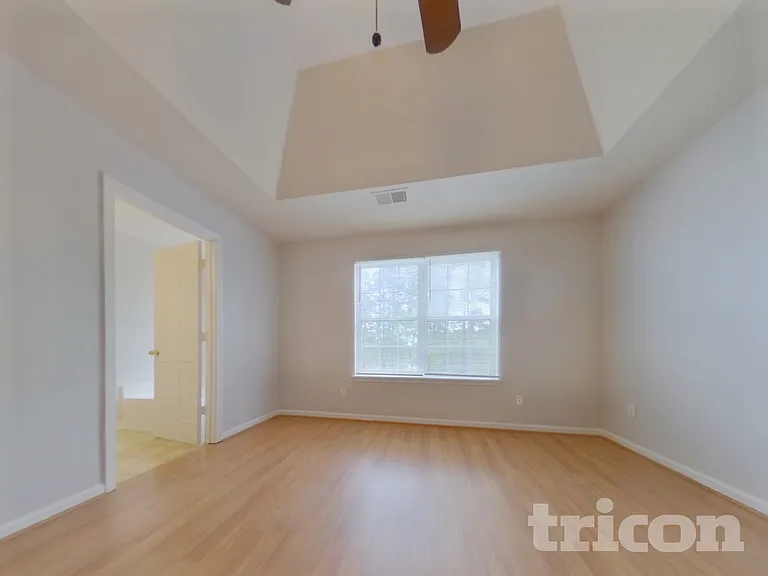 3020 Lake Park Ct — Photo 7