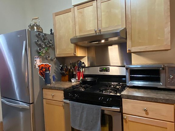 4th image of 3302 N Sacramento Ave #1