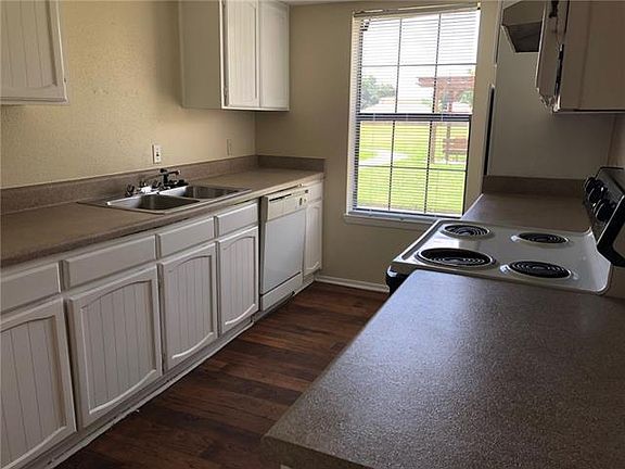 3rd image of 31 E Creek Ln