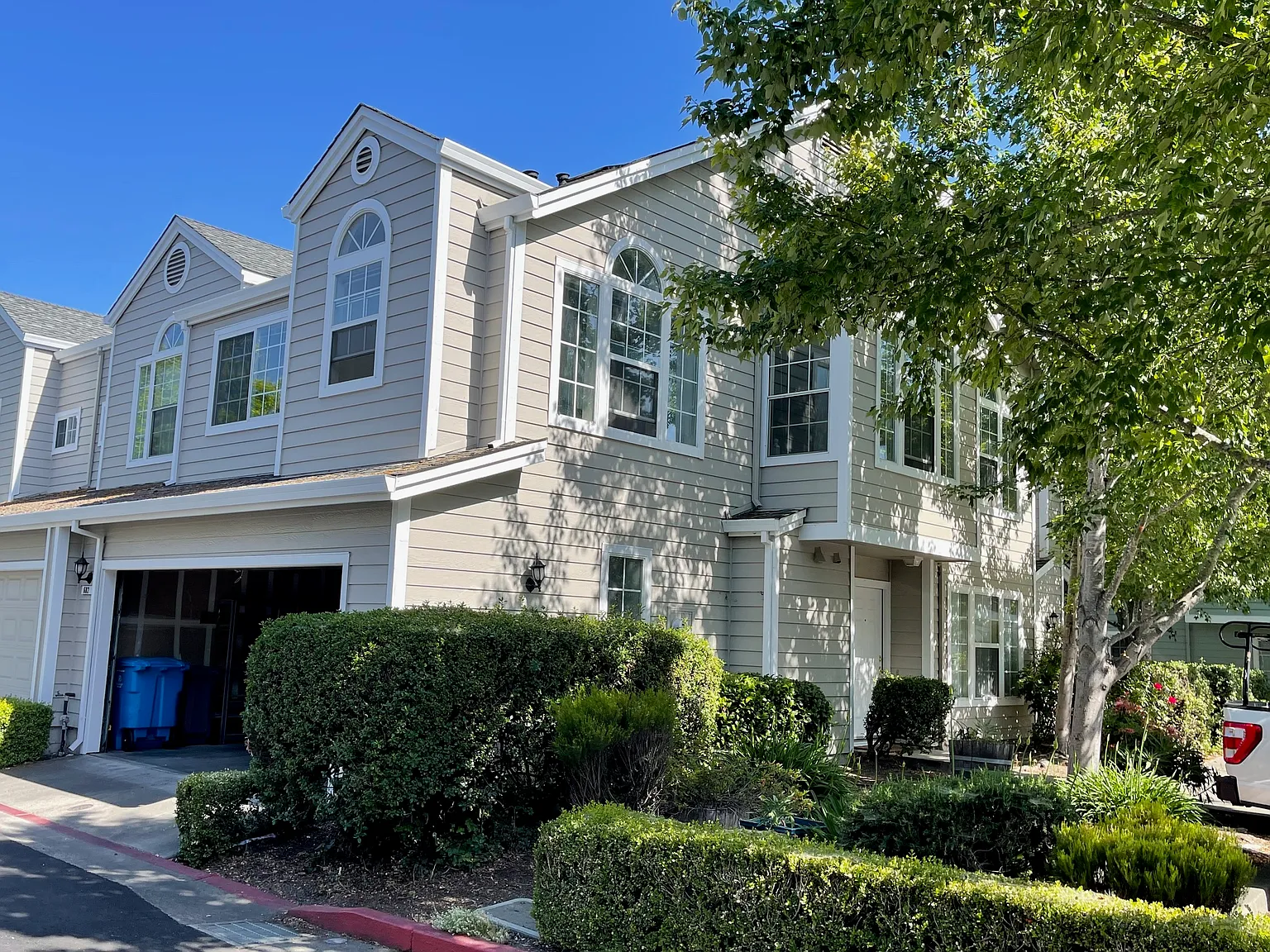 3 bed, 2.5 bath, 1450 sqft, $3,000 — Photo 1
