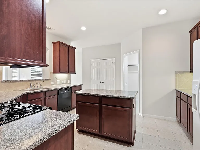 1911 Vale Brook Dr — Photo 7