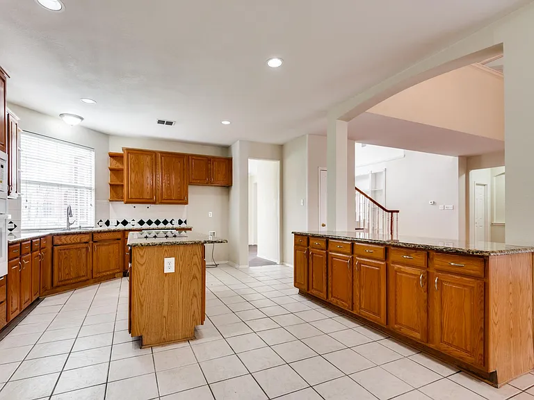 2904 Woods Dr — Photo 5