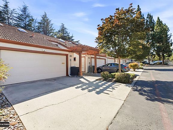 3rd image of 1919 Mountain Creek Ct