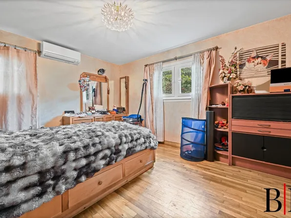 2063 East 71st Street image 9 of 24