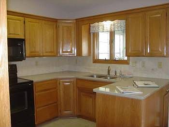 4th image of 11 Deane Cir
