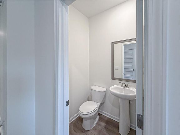 5th image of 107 Stonecreek Ave