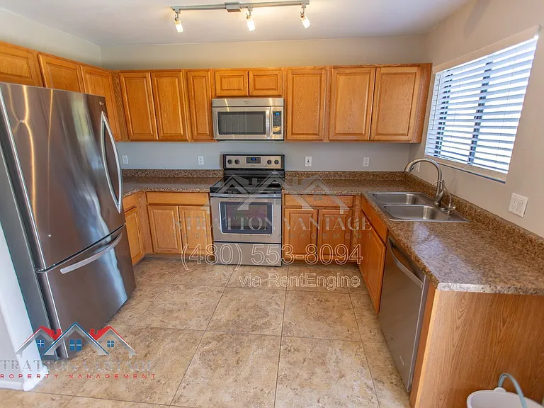 2105 E Donald Dr — Photo 11