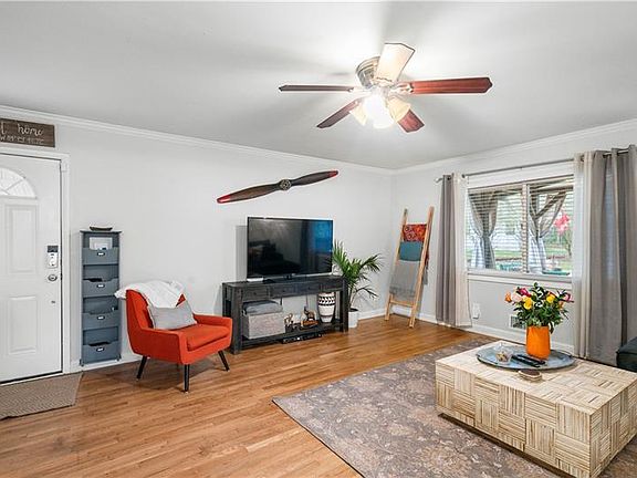 3rd image of 3018 Highland Dr SE
