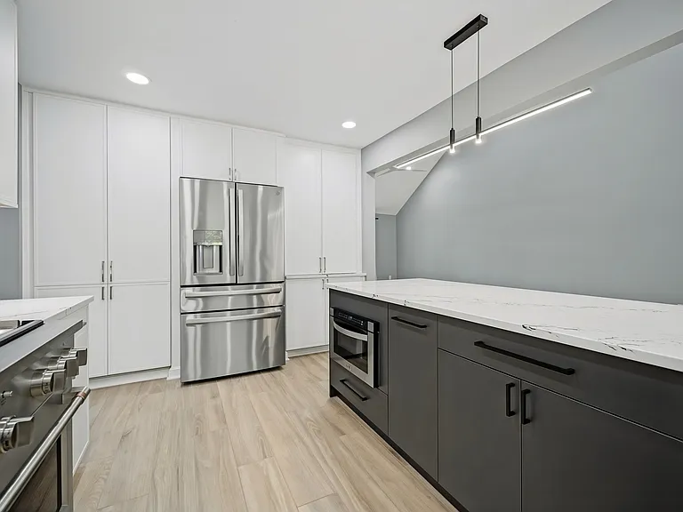 1044 Commodore Dr — Photo 6