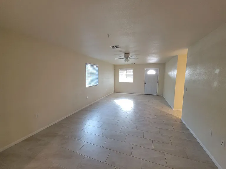 2728 Brighton St — Photo 18
