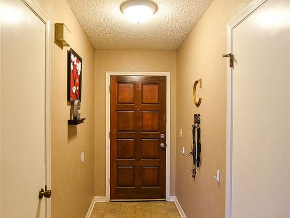 2nd image of 976 Cheryl Dr