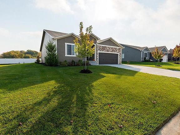 3rd image of 1211 SE Fawn Ln
