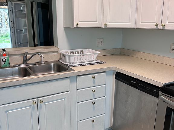 3rd image of 1712 2nd St N #2