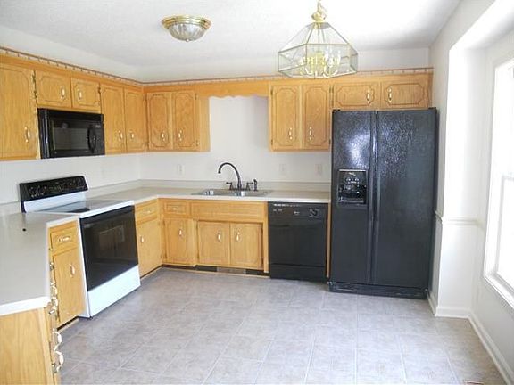 5th image of 933 Roedeer Dr