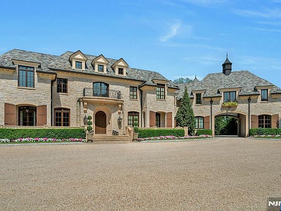 3rd image of 123 E Saddle River Rd