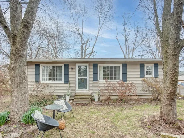 206 Oulvey Dr, Fairview Heights, IL 62208