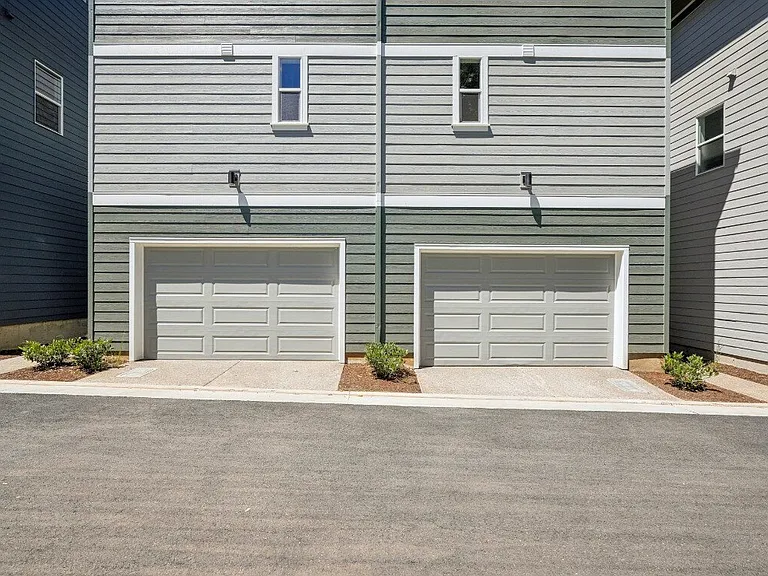 Holmes Park Townhomes — Photo 16