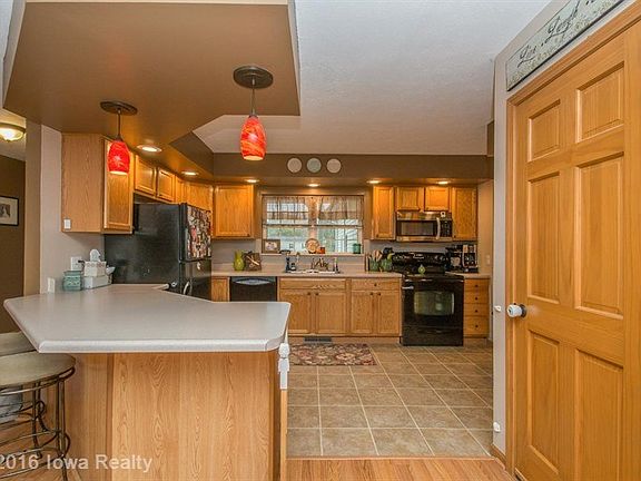 2nd image of 401 Harrison Ln