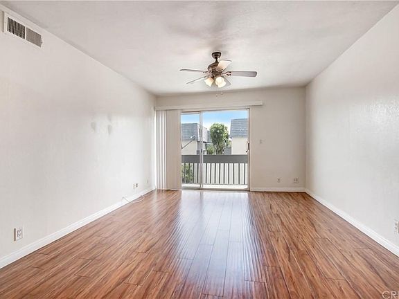 5th image of 18620 Hatteras St Unit 240