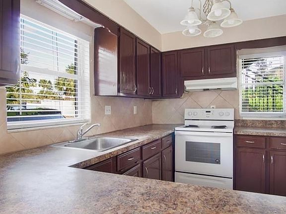 3rd image of 6010 AMBERLY AVENUE #F