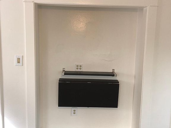 5th image of 849 Newport Ave #901