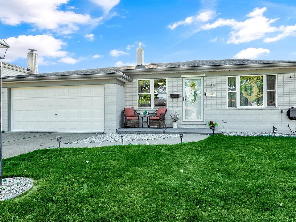1st image of 32517 Beechwood Dr