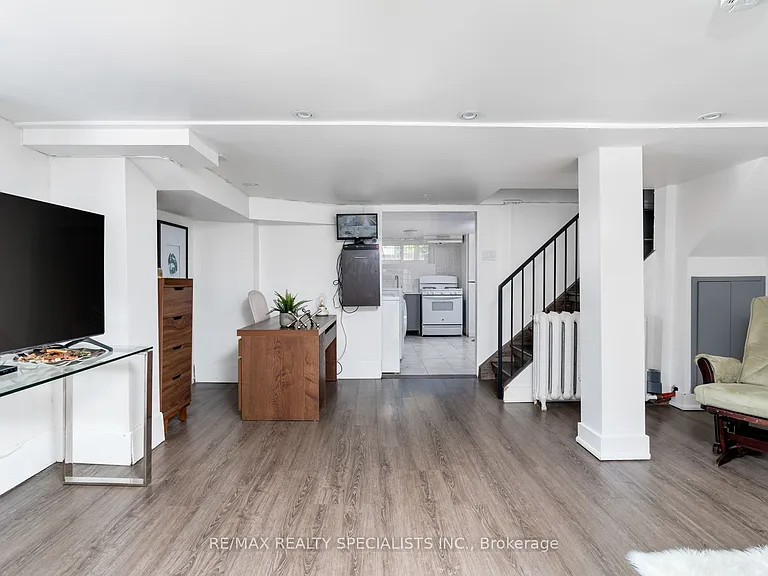 290 Westmount Ave #LOWER — Photo 7