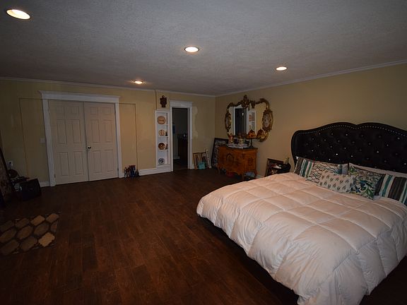 5th image of 723 N Quince Ave