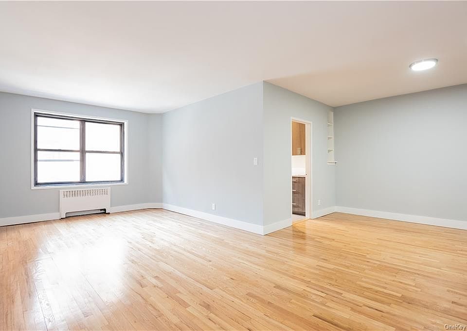 1st image of 325 Main St APT 2D
