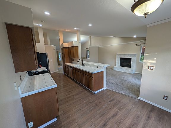 4th image of 1911 Canyon Ridge Dr