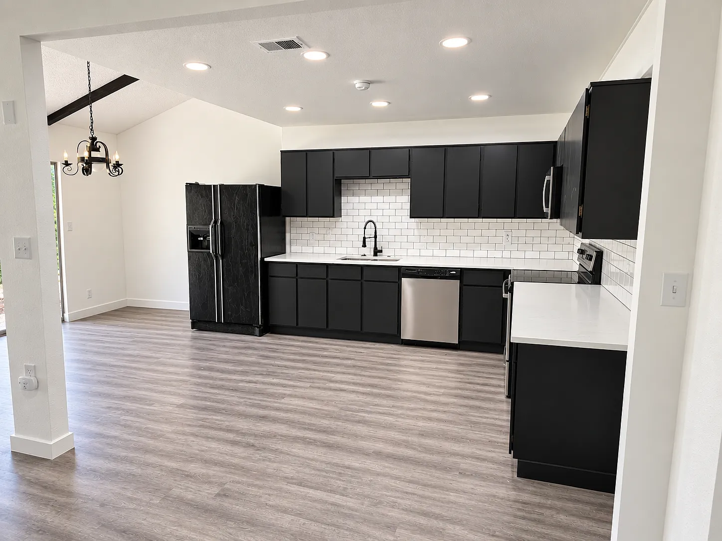 3 bed, 1666 sqft, $1,900 — Photo 3