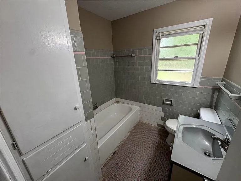5855 Woodvale Dr — Photo 2