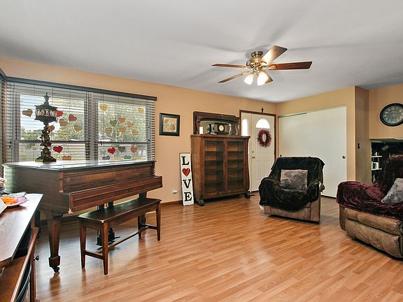 3rd image of 389 Anita Dr
