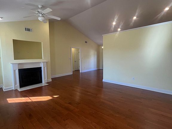 4th image of 902 Eastman Creek Drive