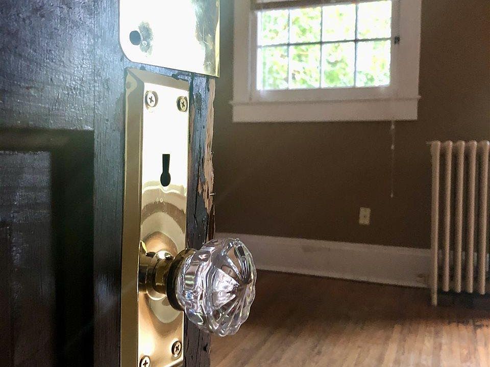 2nd image of 203 Woodburn Rd