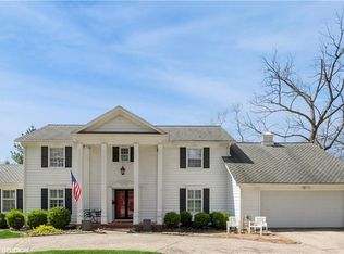 8227 Cherokee Cir, Leawood, KS 66206