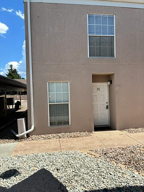 2 bed, 1.5 bath, 892 sqft, $1,250 — Photo 1