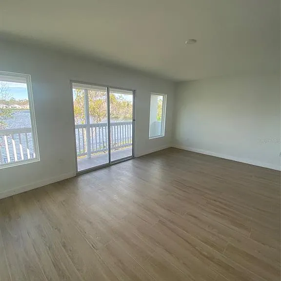 754 Reflection Lake Dr — Photo 8