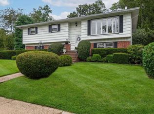 73 Perry Ave, Bayville, NY 11709