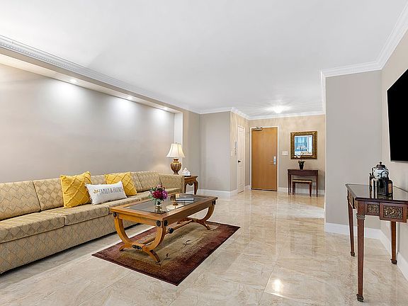 2nd image of 200 Central Park S APT 7K