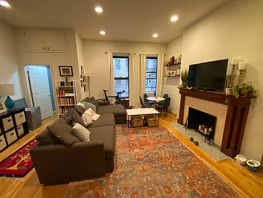 Rented by One New York Realty Inc | media 29