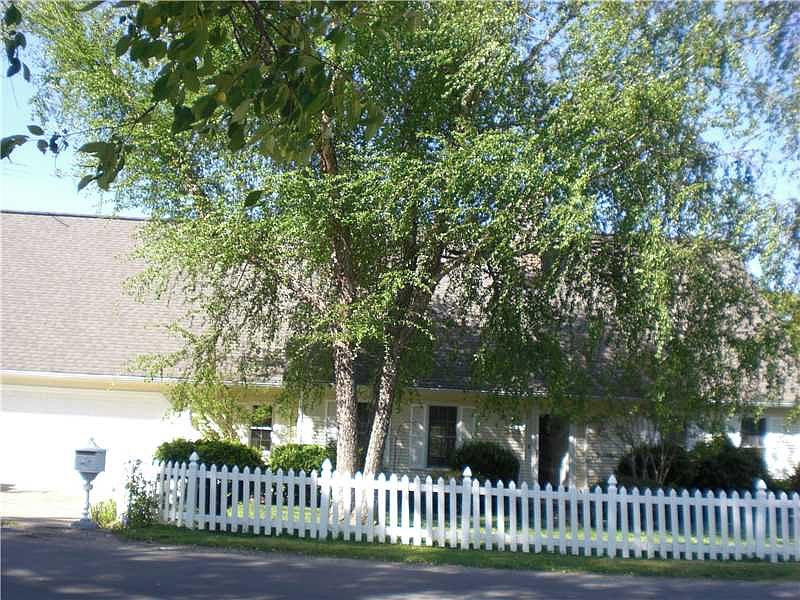1st image of 9 Sandridge Dr